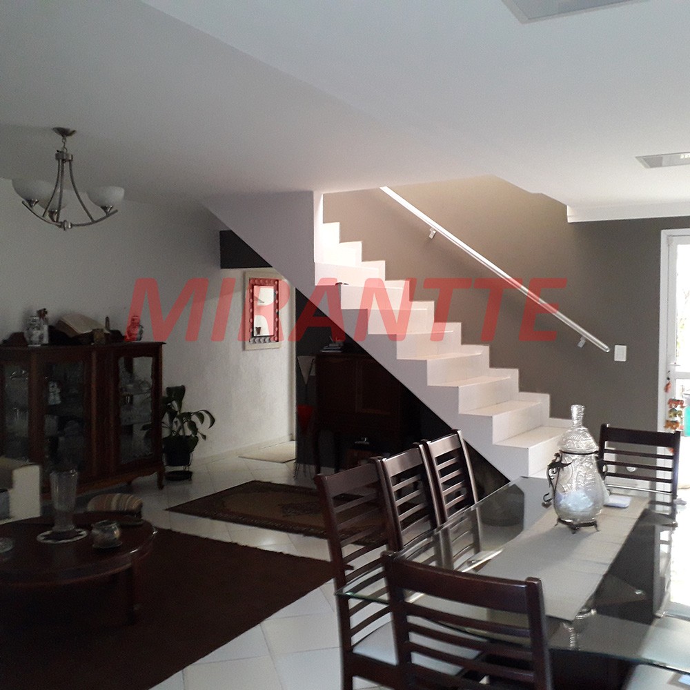 Sobrado de 210m² com 3 quartos em Santana