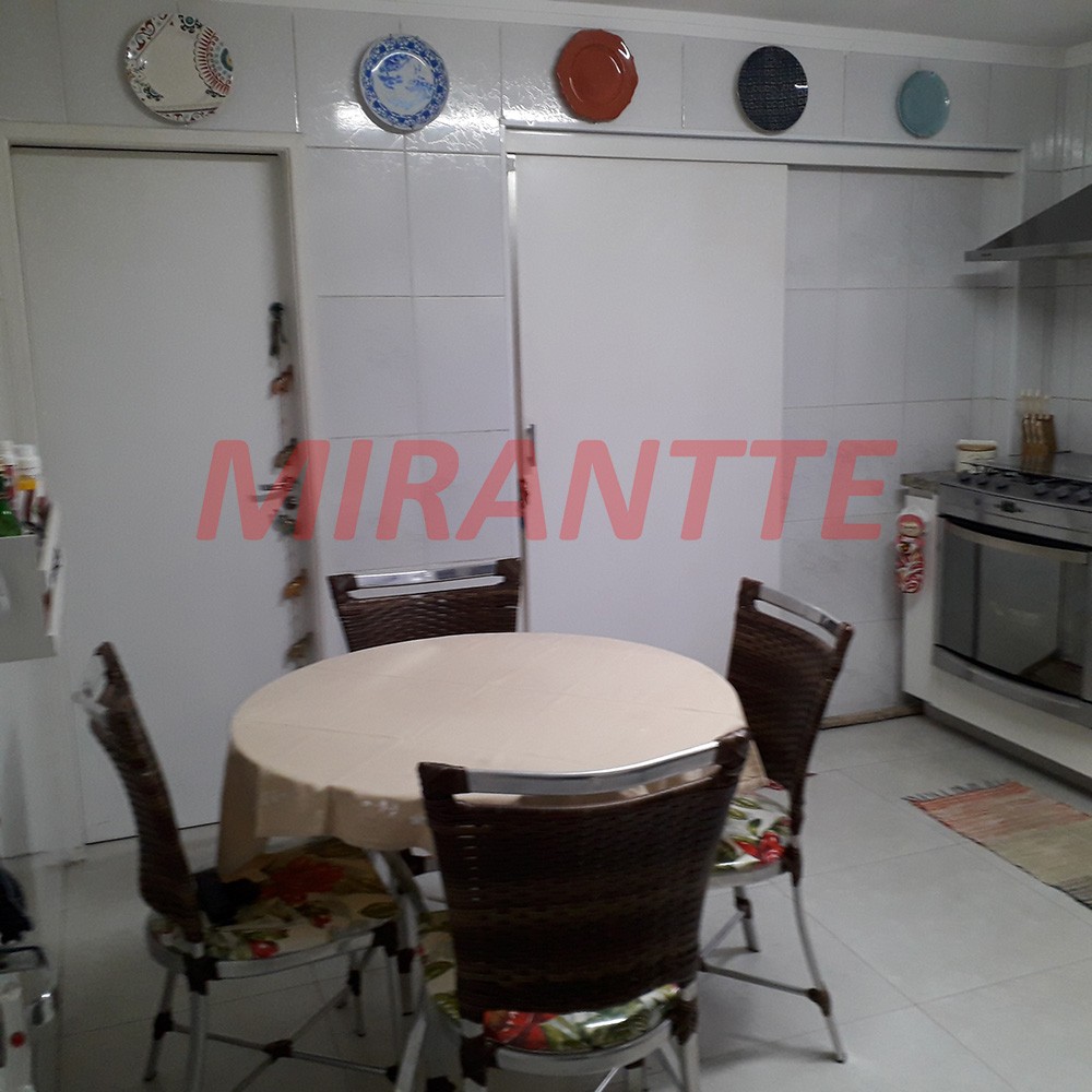 Sobrado de 210m² com 3 quartos em Santana