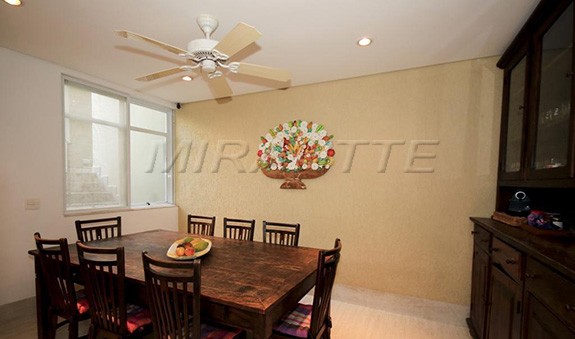 Sobrado de 650m² com 4 quartos em Vila Tramontano