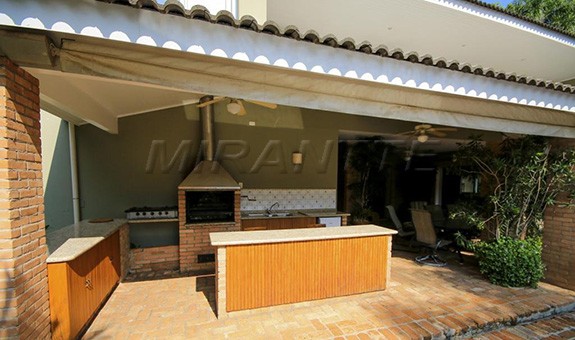 Sobrado de 650m² com 4 quartos em Vila Tramontano