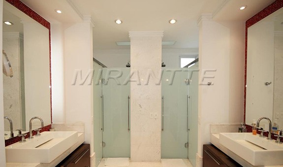 Sobrado de 650m² com 4 quartos em Vila Tramontano