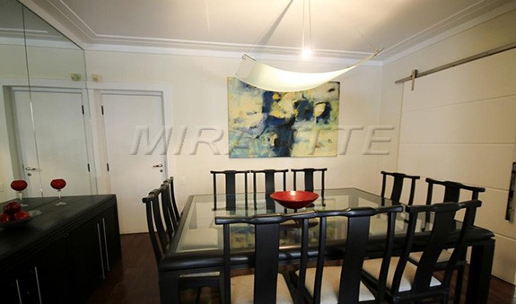 Sobrado de 650m² com 4 quartos em Vila Tramontano