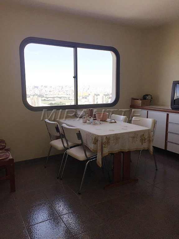 Apartamento de 211m² com 4 quartos em Santana