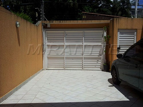 Sobrado de 276m² com 5 quartos em Horto Florestal