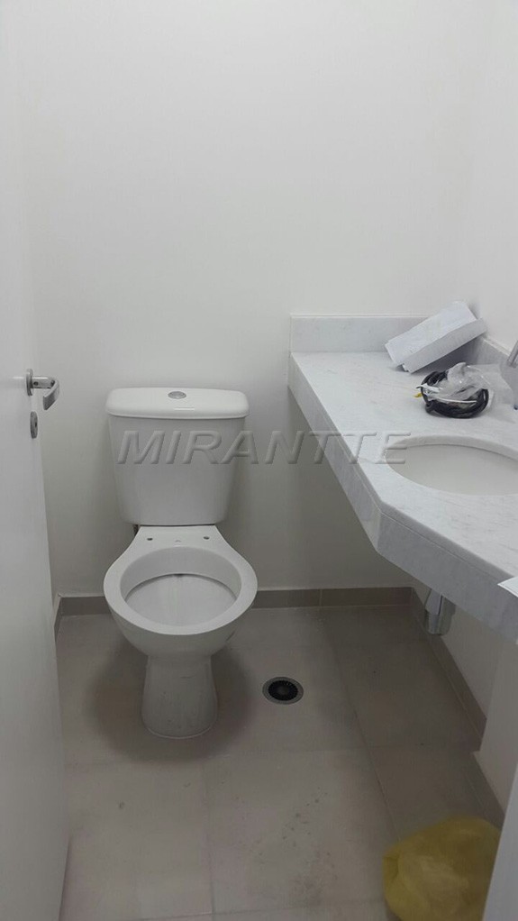 Conjunto comercial de 33m² em Limão