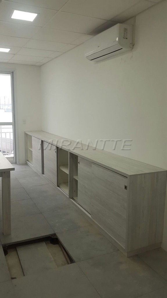 Conjunto comercial de 33m² em Limão
