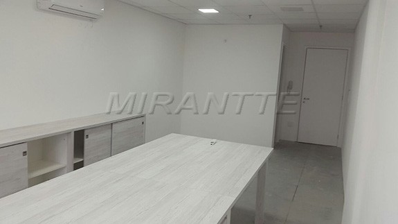 Conjunto comercial de 33m² em Limão