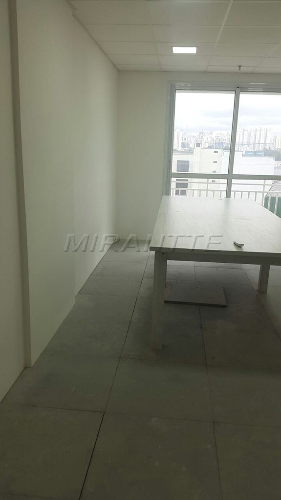 Conjunto comercial de 33m² em Limão