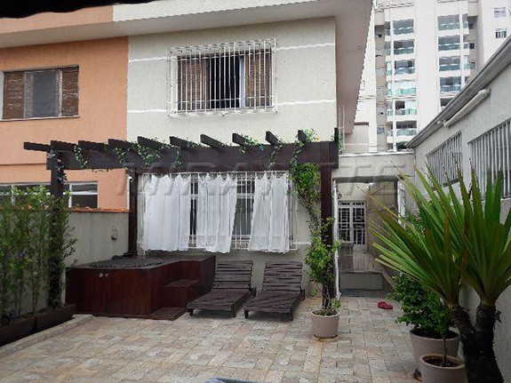 Sobrado de 236m² com 3 quartos em Mandaqui