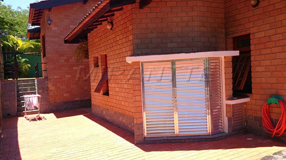 Cond. fechado de 550m² com 4 quartos em CENTRO