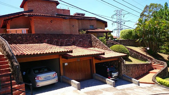 Cond. fechado de 550m² com 4 quartos em CENTRO