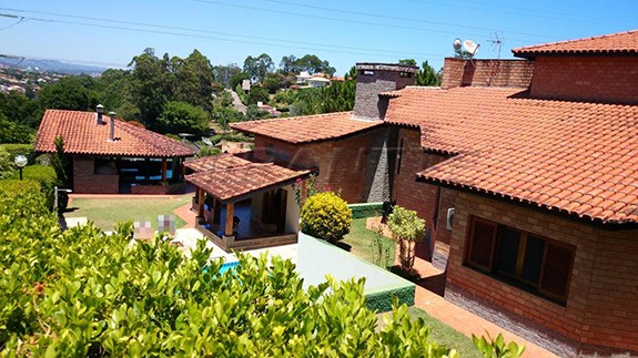 Cond. fechado de 550m² com 4 quartos em CENTRO