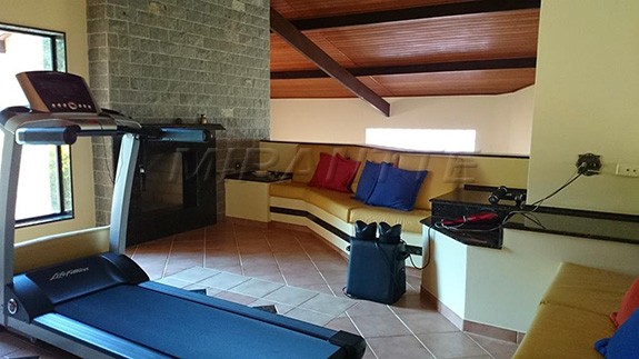 Cond. fechado de 550m² com 4 quartos em CENTRO