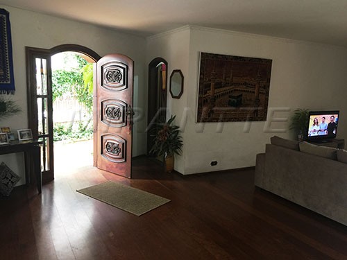 Sobrado de 366m² com 5 quartos em Jardim França