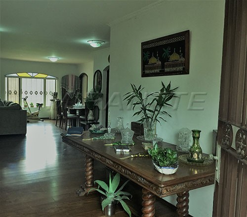 Sobrado de 366m² com 5 quartos em Jardim França