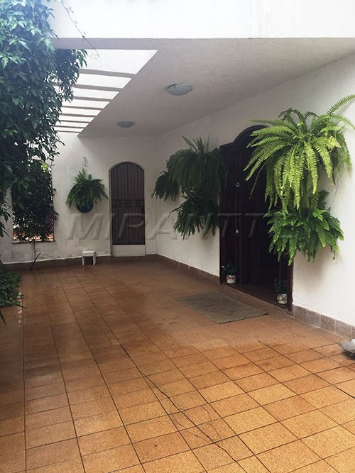 Sobrado de 366m² com 5 quartos em Jardim França