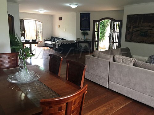 Sobrado de 366m² com 5 quartos em Jardim França