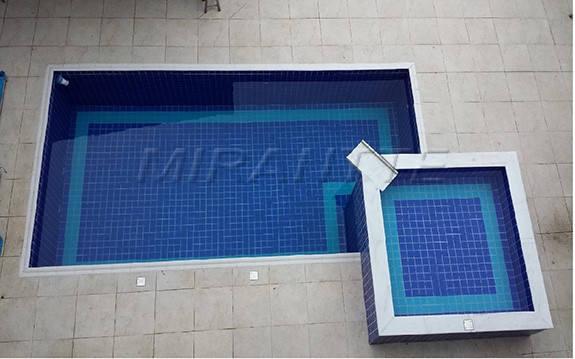 Sobrado de 400m² com 4 quartos em Granja Viana