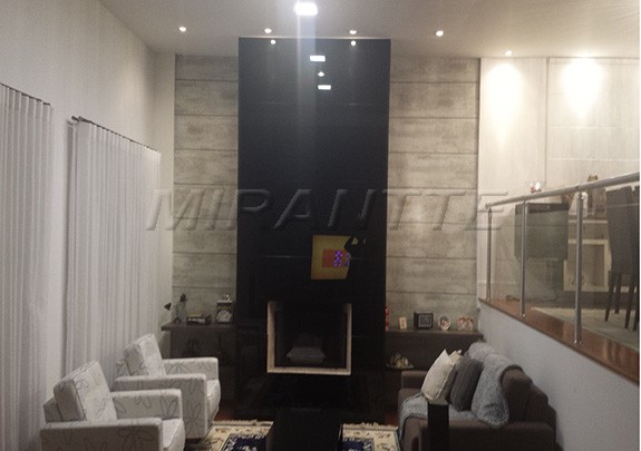 Sobrado de 400m² com 4 quartos em Granja Viana