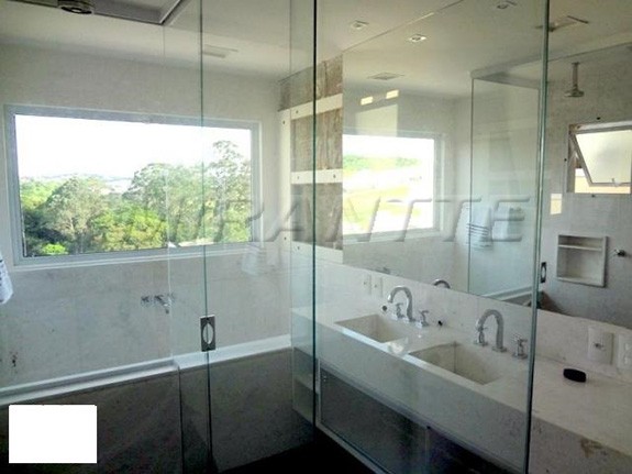 Sobrado de 400m² com 4 quartos em Granja Viana