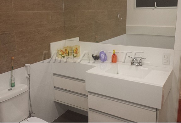 Sobrado de 400m² com 4 quartos em Granja Viana
