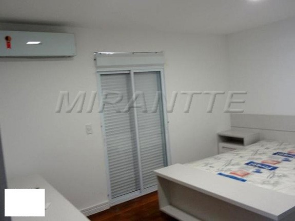 Sobrado de 400m² com 4 quartos em Granja Viana