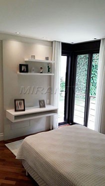 Cond. fechado de 700m² com 4 quartos em Tremembe
