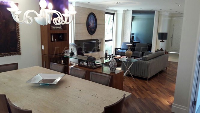 Cond. fechado de 700m² com 4 quartos em Tremembe