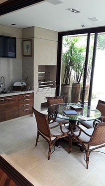 Cond. fechado de 700m² com 4 quartos em Tremembe
