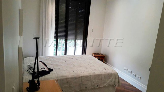 Cond. fechado de 700m² com 4 quartos em Tremembe