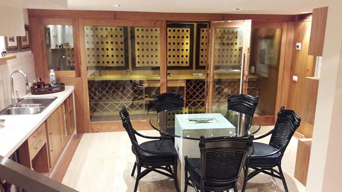 Cond. fechado de 700m² com 4 quartos em Tremembe