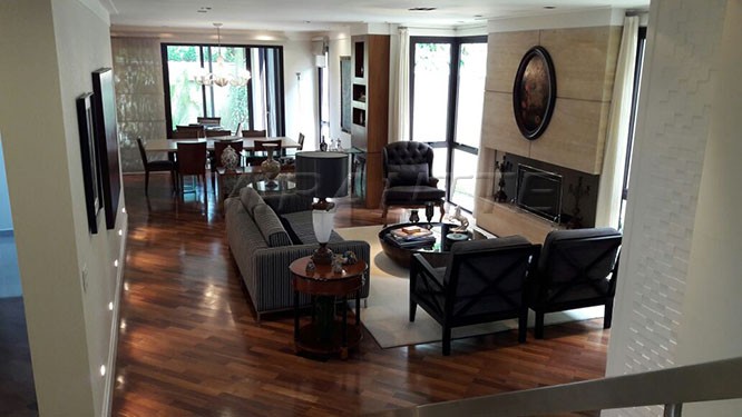 Cond. fechado de 700m² com 4 quartos em Tremembe