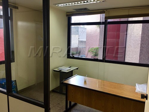 Comercial de 106m² em Santana