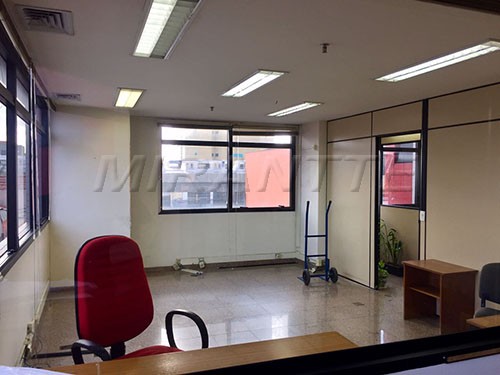 Comercial de 106m² em Santana