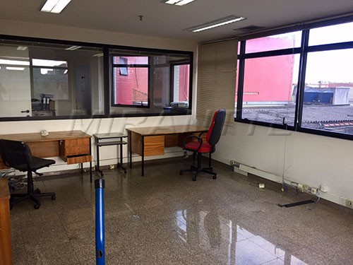 Comercial de 106m² em Santana