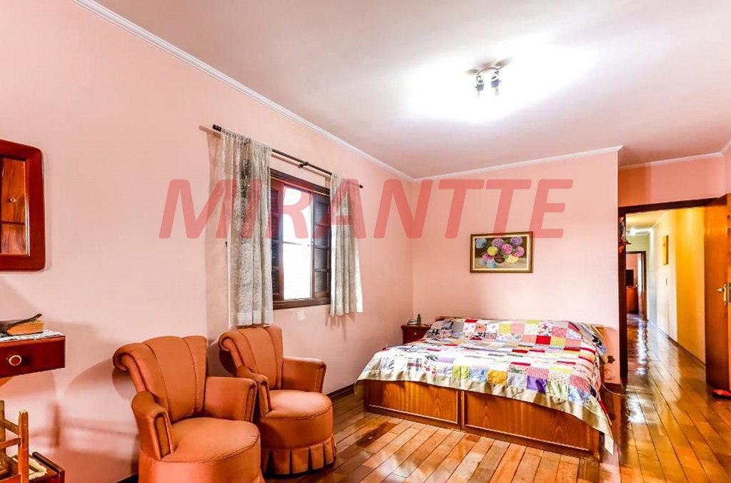 Sobrado de 260m² com 4 quartos em Vila Nova Mazzei