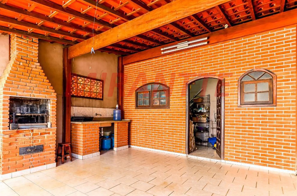Sobrado de 260m² com 4 quartos em Vila Nova Mazzei