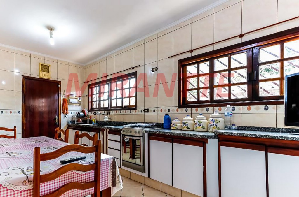Sobrado de 260m² com 4 quartos em Vila Nova Mazzei