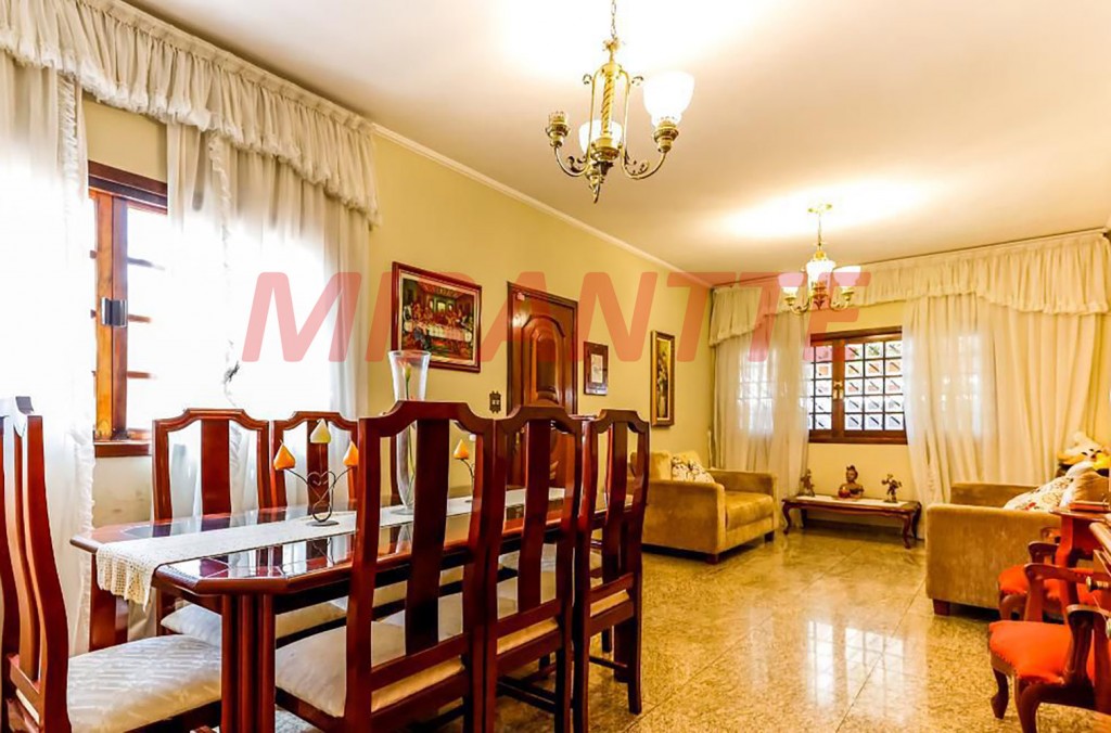 Sobrado de 260m² com 4 quartos em Vila Nova Mazzei