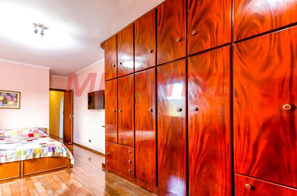Sobrado de 260m² com 4 quartos em Vila Nova Mazzei