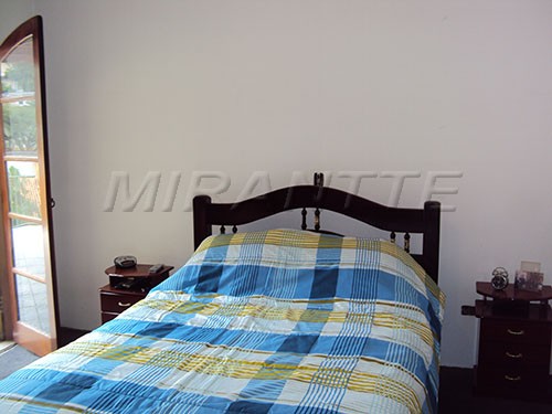 Casa terrea de 400m² com 4 quartos em Tremembe