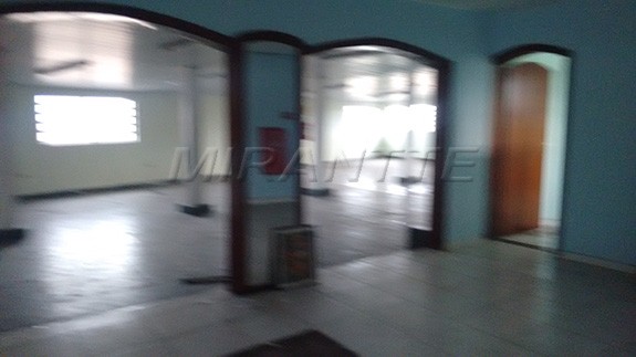 Comercial de 900m² em Vila Carbone