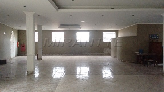 Comercial de 900m² em Vila Carbone