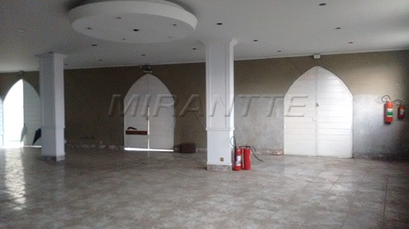 Comercial de 900m² em Vila Carbone