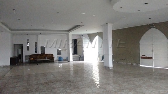 Comercial de 900m² em Vila Carbone