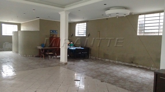 Comercial de 900m² em Vila Carbone