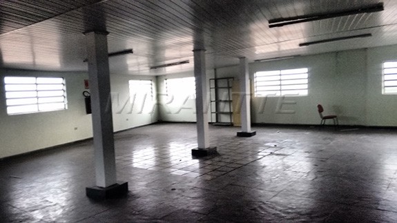 Comercial de 900m² em Vila Carbone