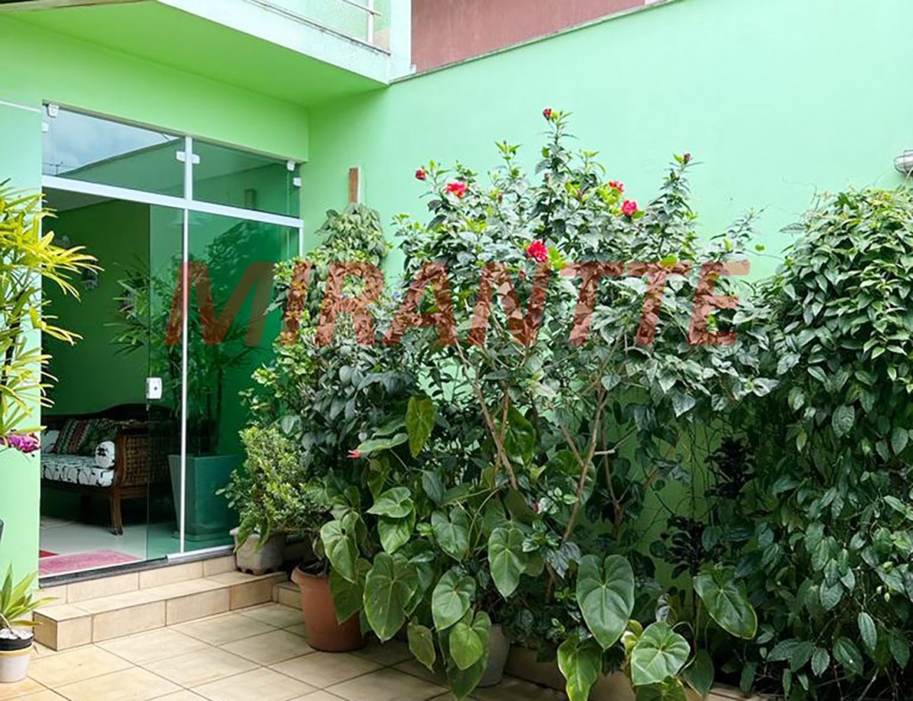 Sobrado de 240m² com 3 quartos em Vila Galvão