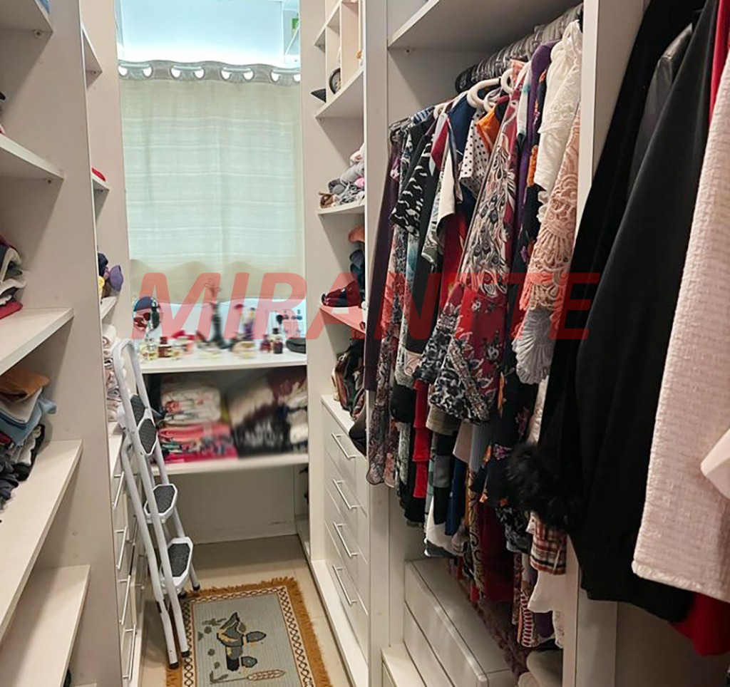 Sobrado de 240m² com 3 quartos em Vila Galvão