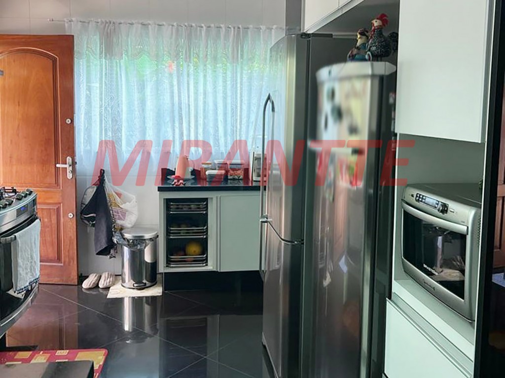 Sobrado de 240m² com 3 quartos em Vila Galvão
